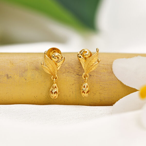 Elegant Gold Drop Earrings
